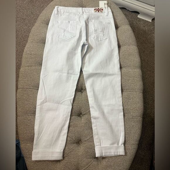 ‎Distressed Cropped Jeans - Picture 5 of 16